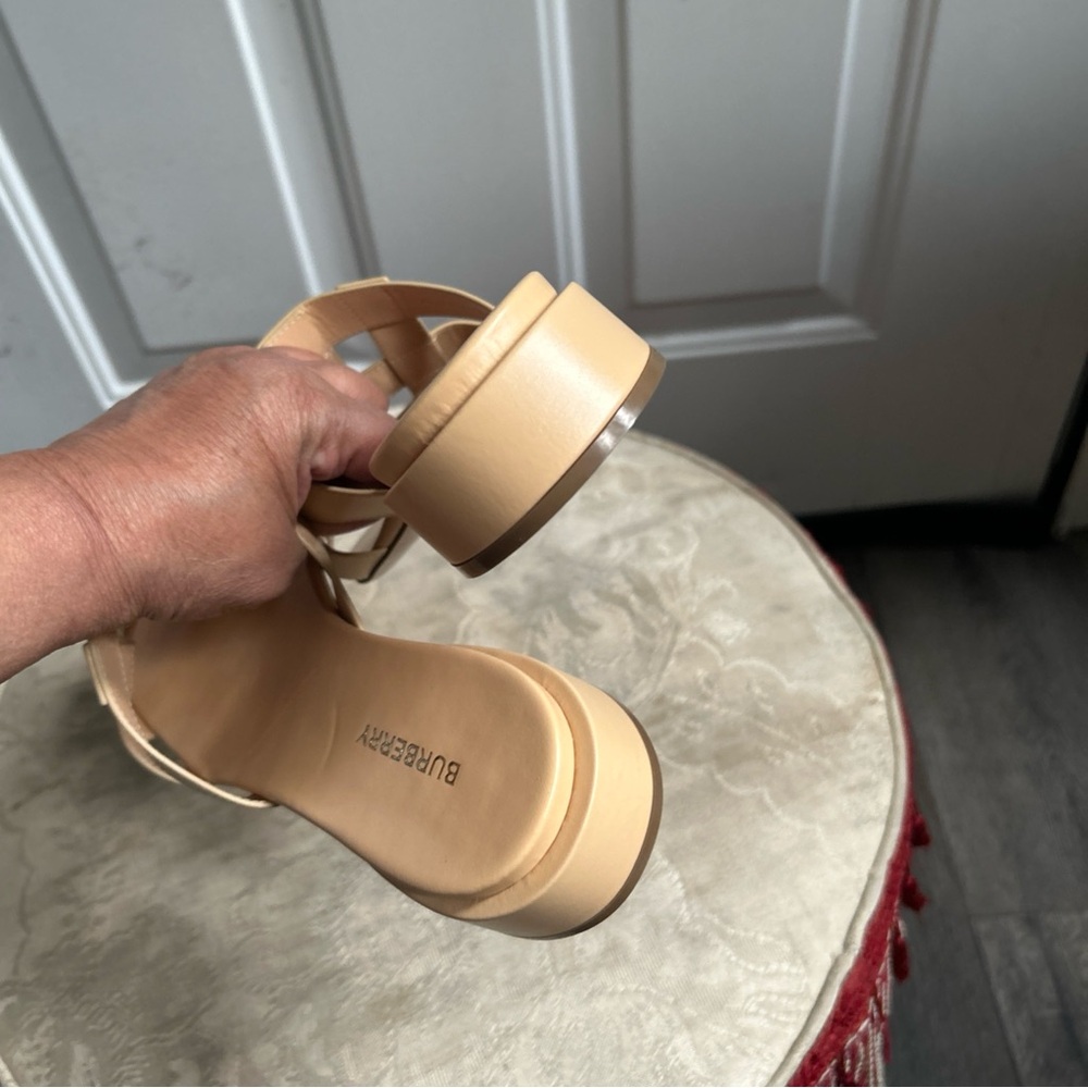 New Burberry women’s Beige leather Lattice Slides Sz 40/10 made in Italy - Picture 12 of 16